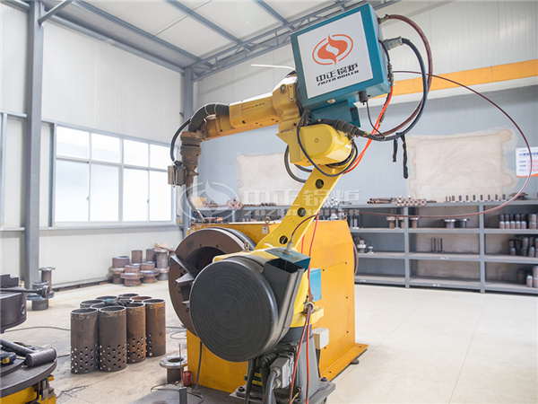 中正鍋爐現(xiàn)代化車(chē)間內(nèi)的進(jìn)口自動(dòng)焊接設(shè)備